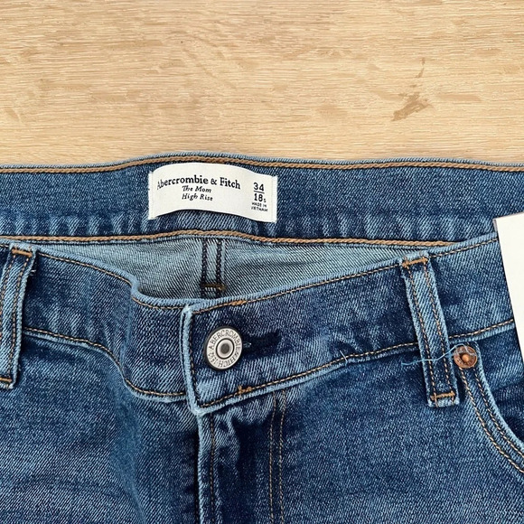 NWT-Abercrombie & Fitch High Rise Mom Jeans - Picture 5 of 6